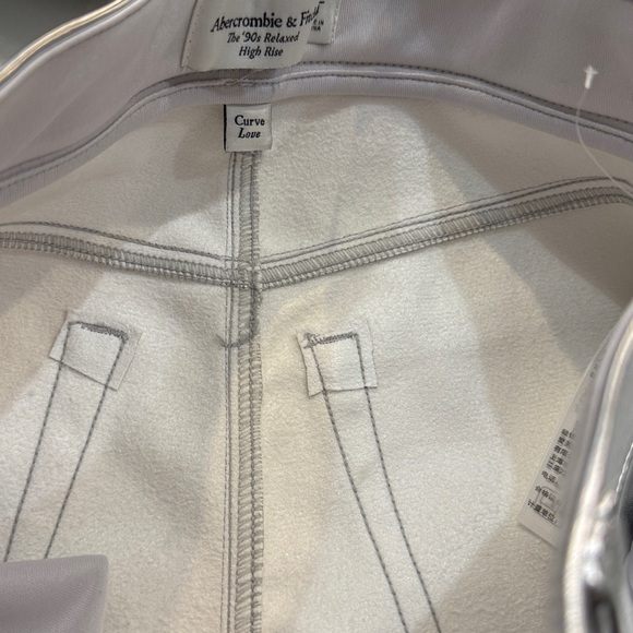 A&F The 90s Straight Ultra High Rise Silver Metallic Pants. SZ 27/4 - Picture 7 of 7